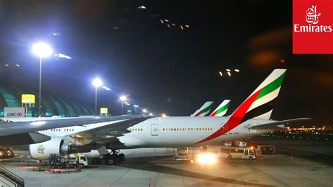 emirates flight to dubai today status
